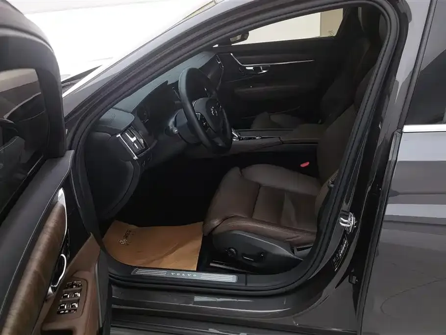 Volvo S90 — фото 10