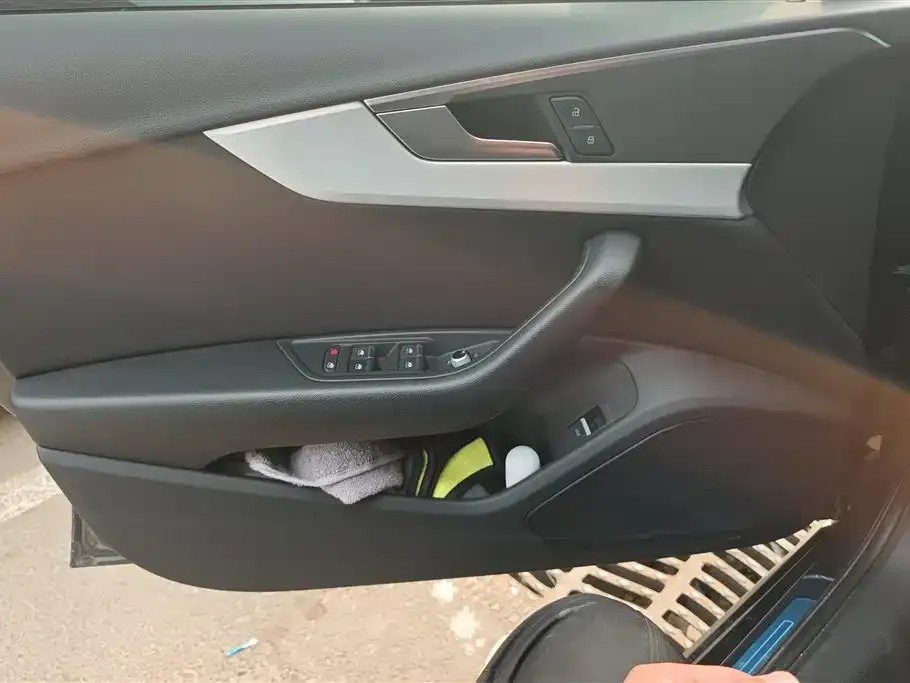 Audi A4L 2022 из CN, фото 4