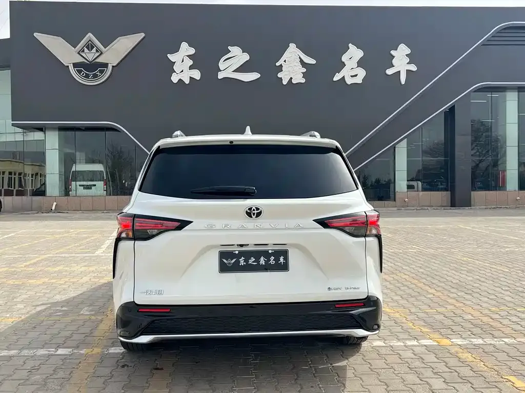 Toyota Granvia 2024 из CN, фото 3