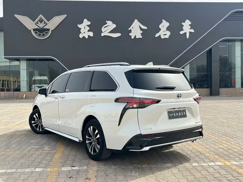 Toyota Granvia 2024 из CN, фото 6