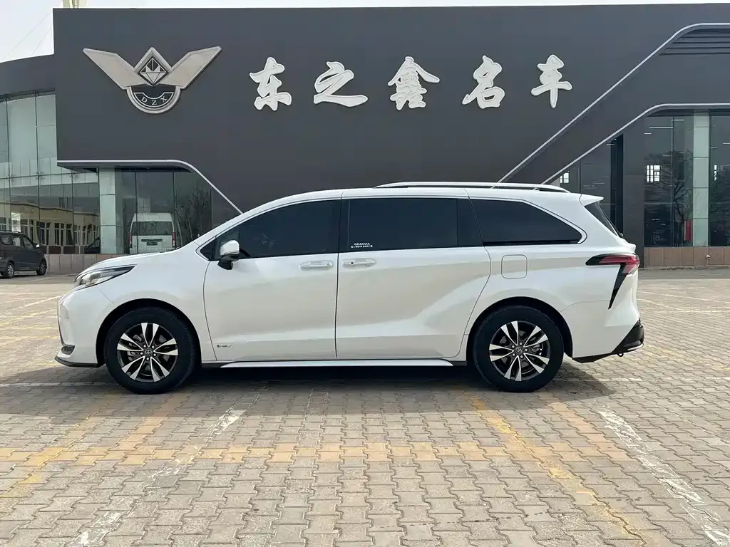 Toyota Granvia 2024 из CN, фото 7