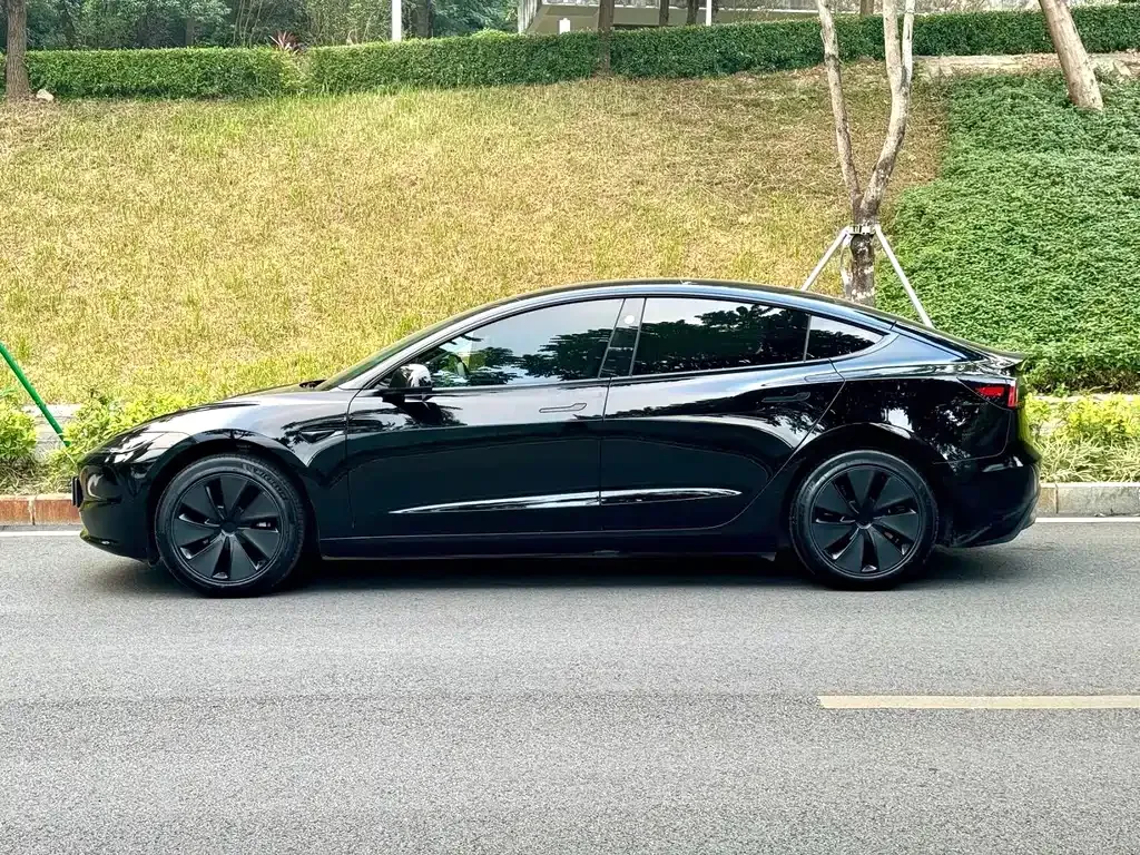 Tesla Model 3 — фото 8
