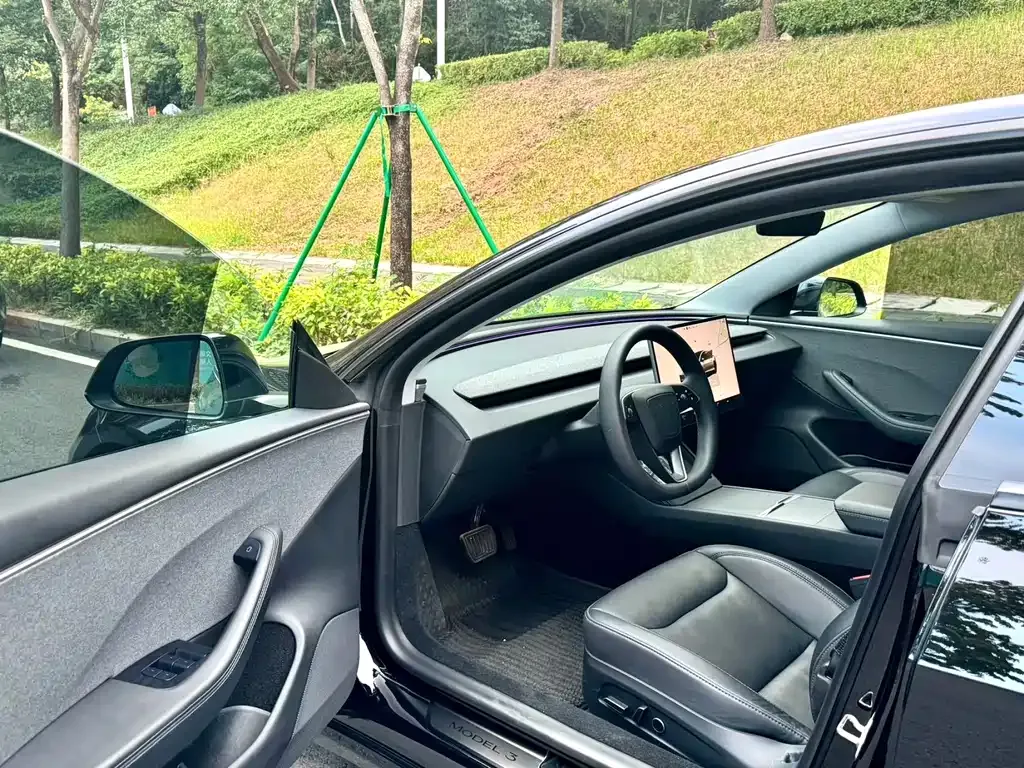 Tesla Model 3 — фото 3