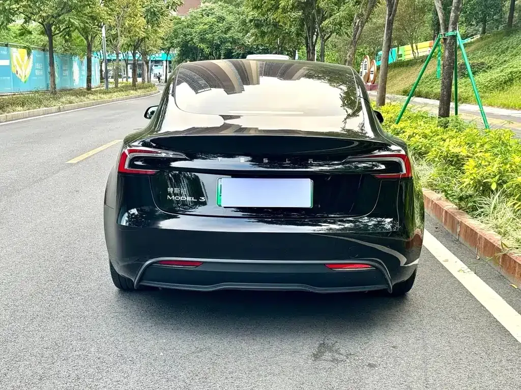 Tesla Model 3 — фото 9