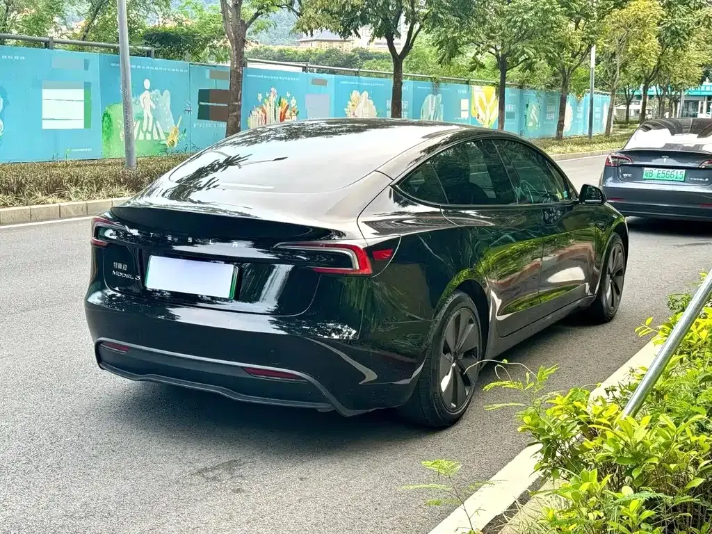 Tesla Model 3 — фото 4