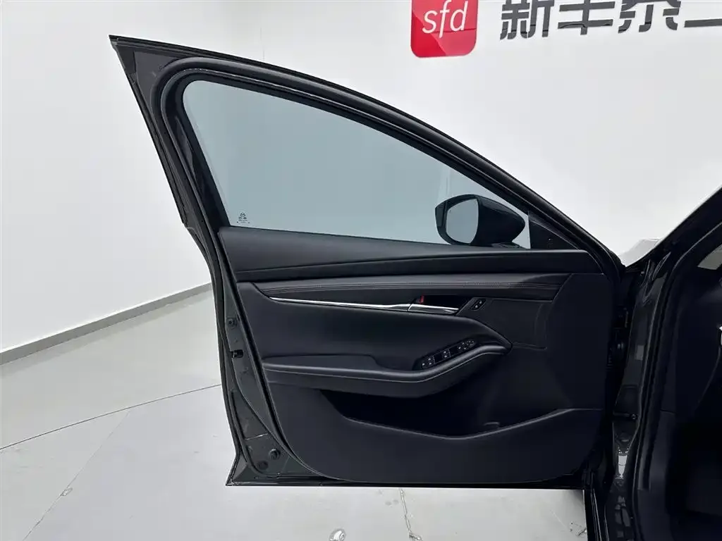 Mazda 3 Axela 2023 из CN, фото 6