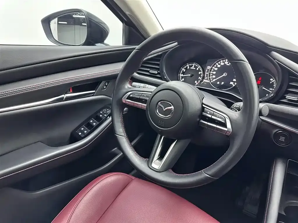 Mazda 3 Axela 2023 из CN, фото 10