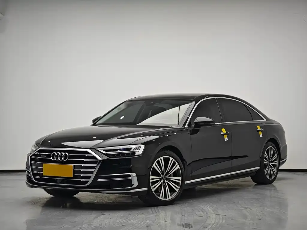 Audi A8 — фото 1