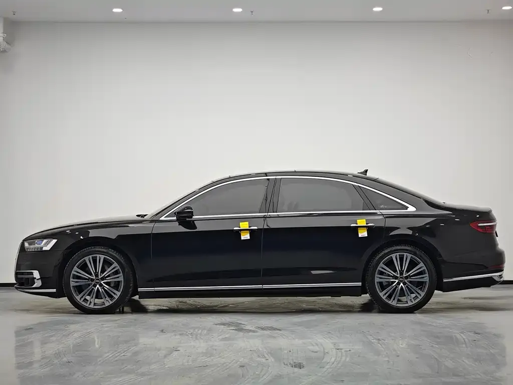 Audi A8 — фото 2