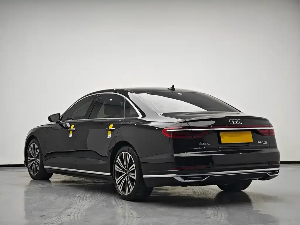 Audi A8 — фото 7