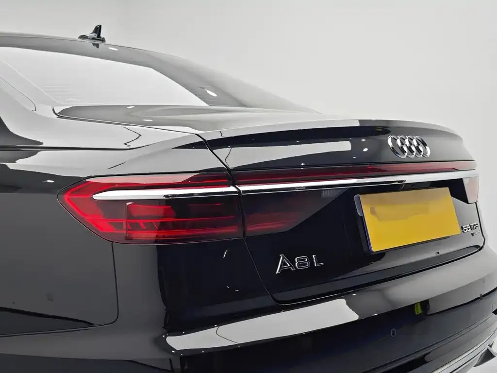 Audi A8 — фото 4