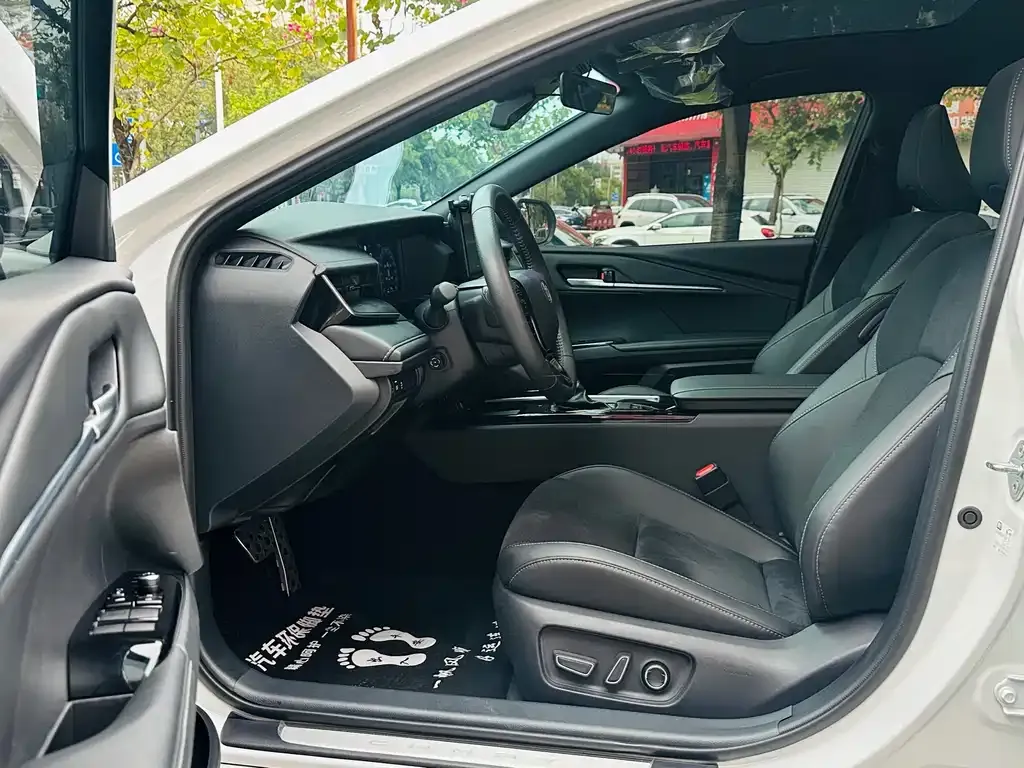 Toyota Camry 2025 из CN, фото 2