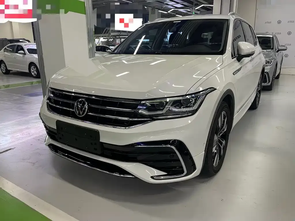 Volkswagen Tiguan L — фото 1