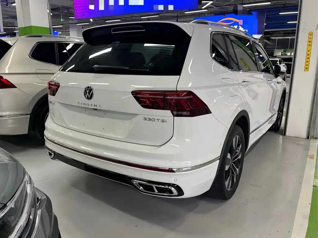 Volkswagen Tiguan L — фото 10