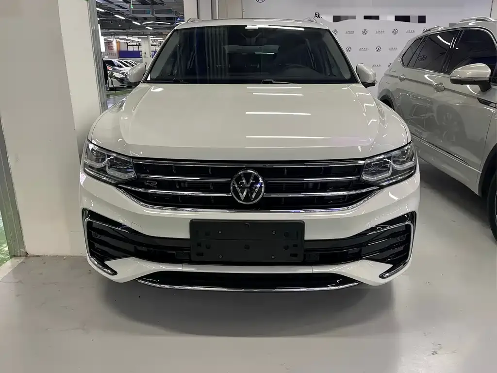 Volkswagen Tiguan L — фото 3