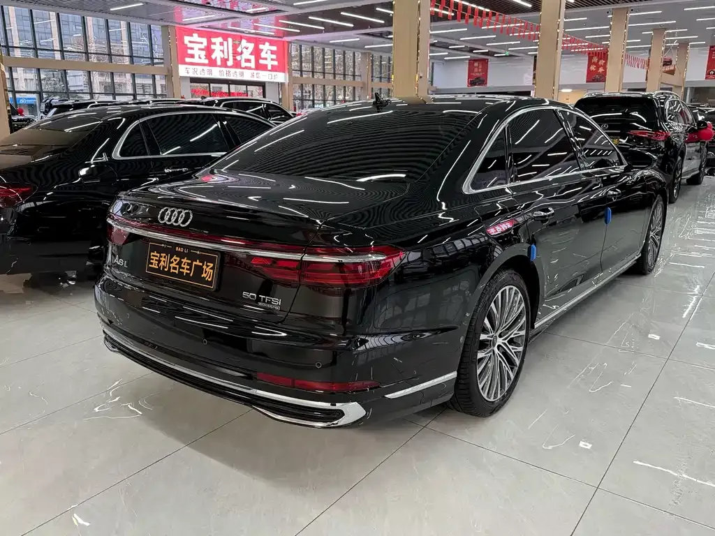 Audi A8 — фото 3