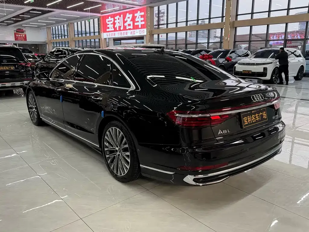 Audi A8 — фото 4