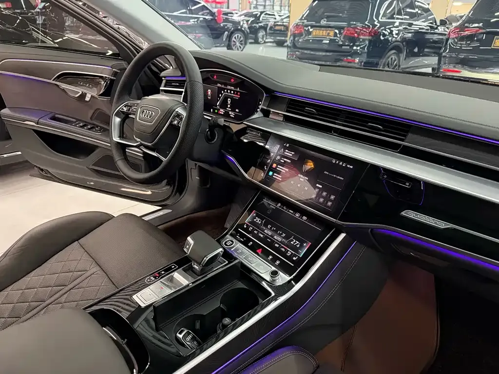 Audi A8 — фото 7