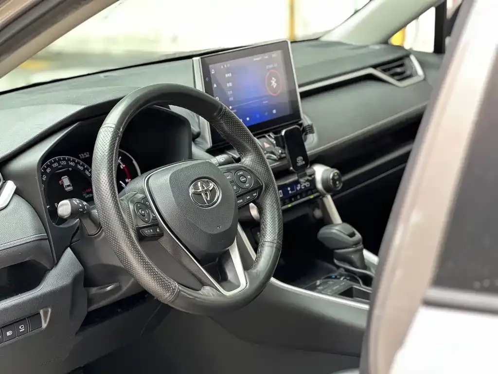 Toyota RAV4 2021 из CN, фото 2