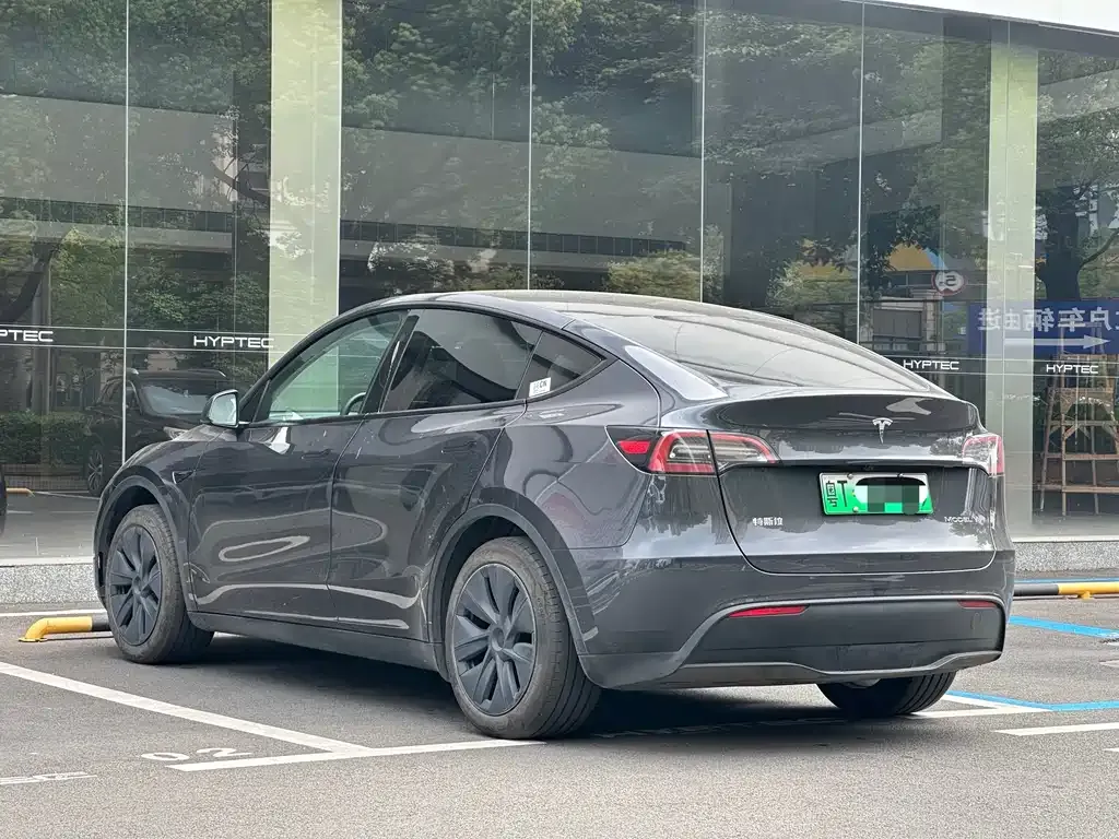 Tesla Model Y — фото 4