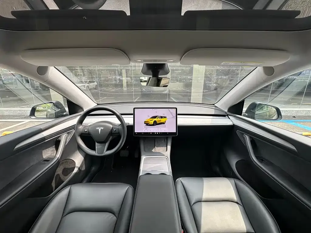 Tesla Model Y — фото 8