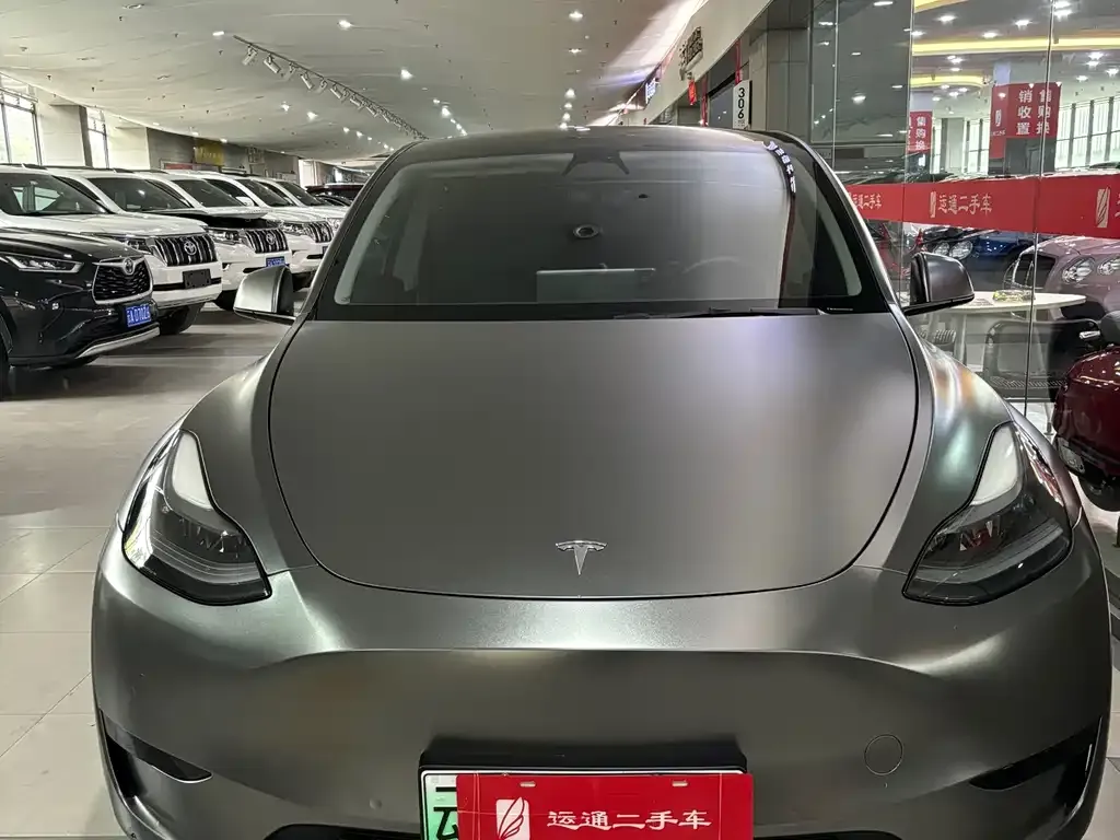 Tesla Model Y — фото 1