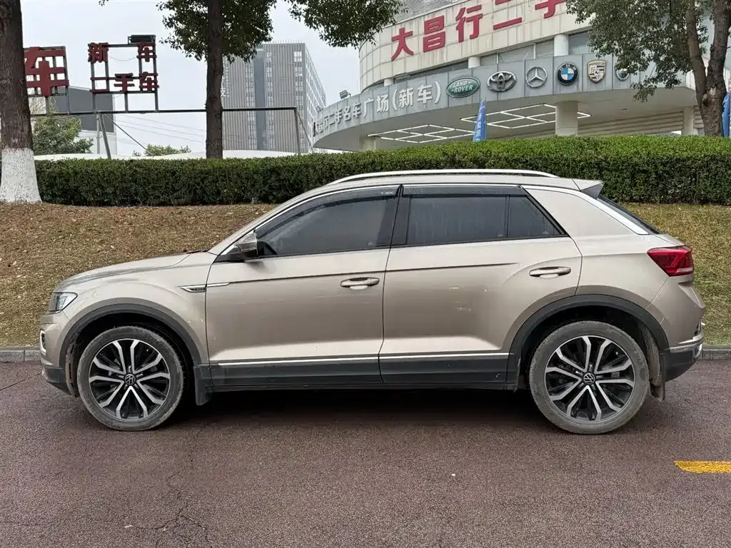 Volkswagen T-Roc — фото 8