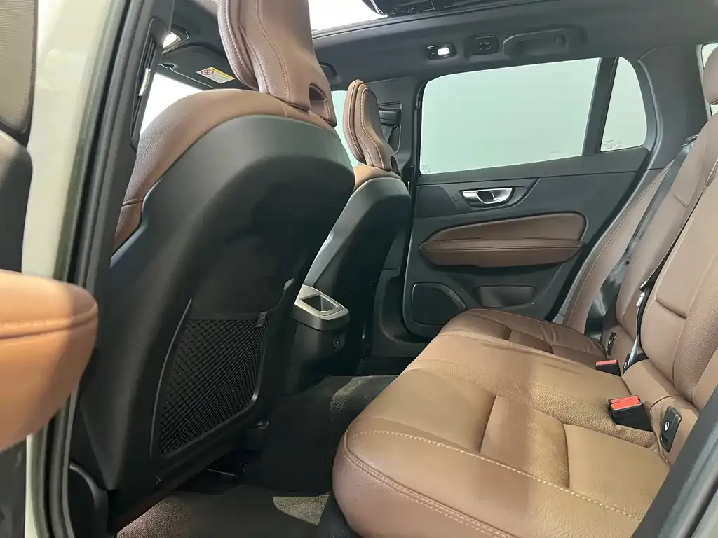 Volvo V60 2023 из CN, фото 9