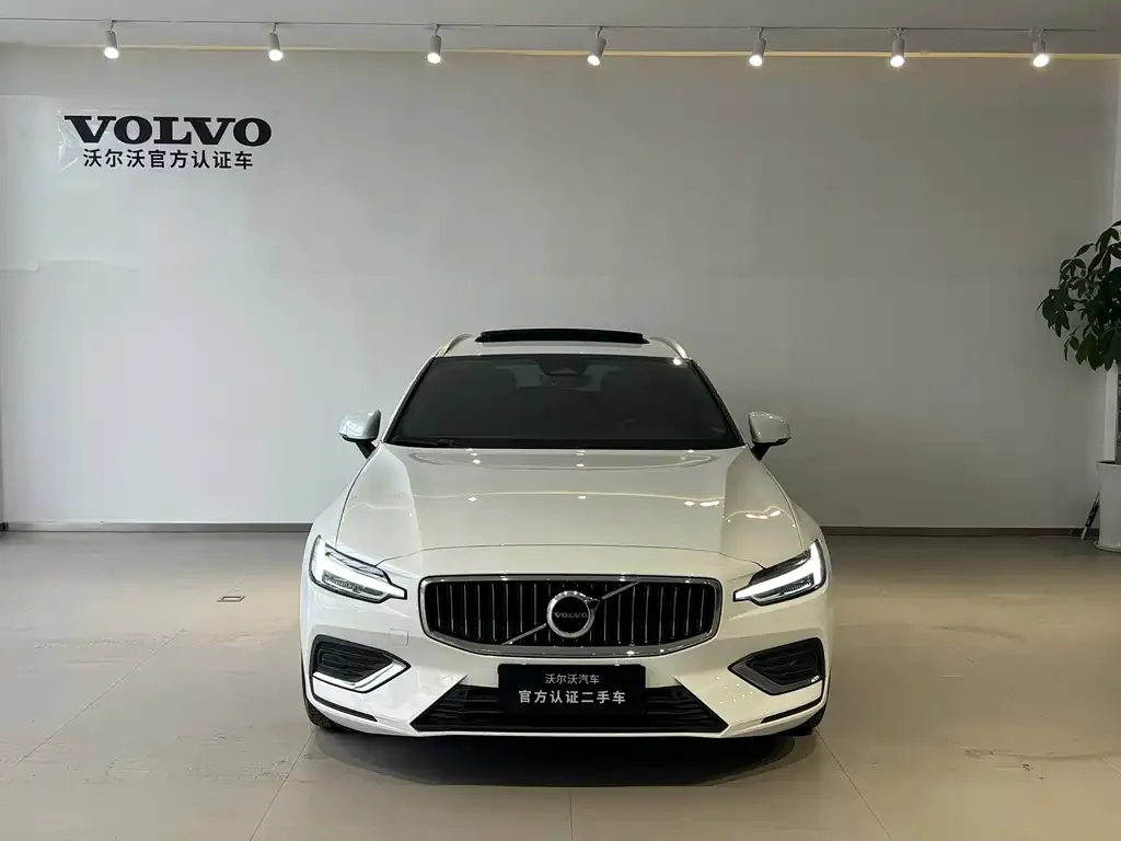 Volvo V60 2023 из CN, фото 3