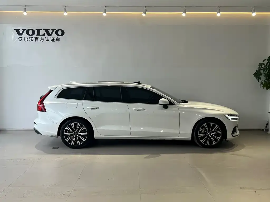 Volvo V60 2023 из CN, фото 8