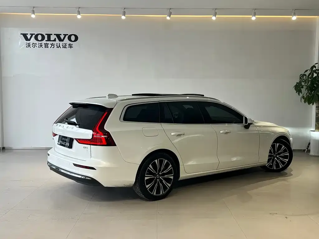 Volvo V60 2023 из CN, фото 5
