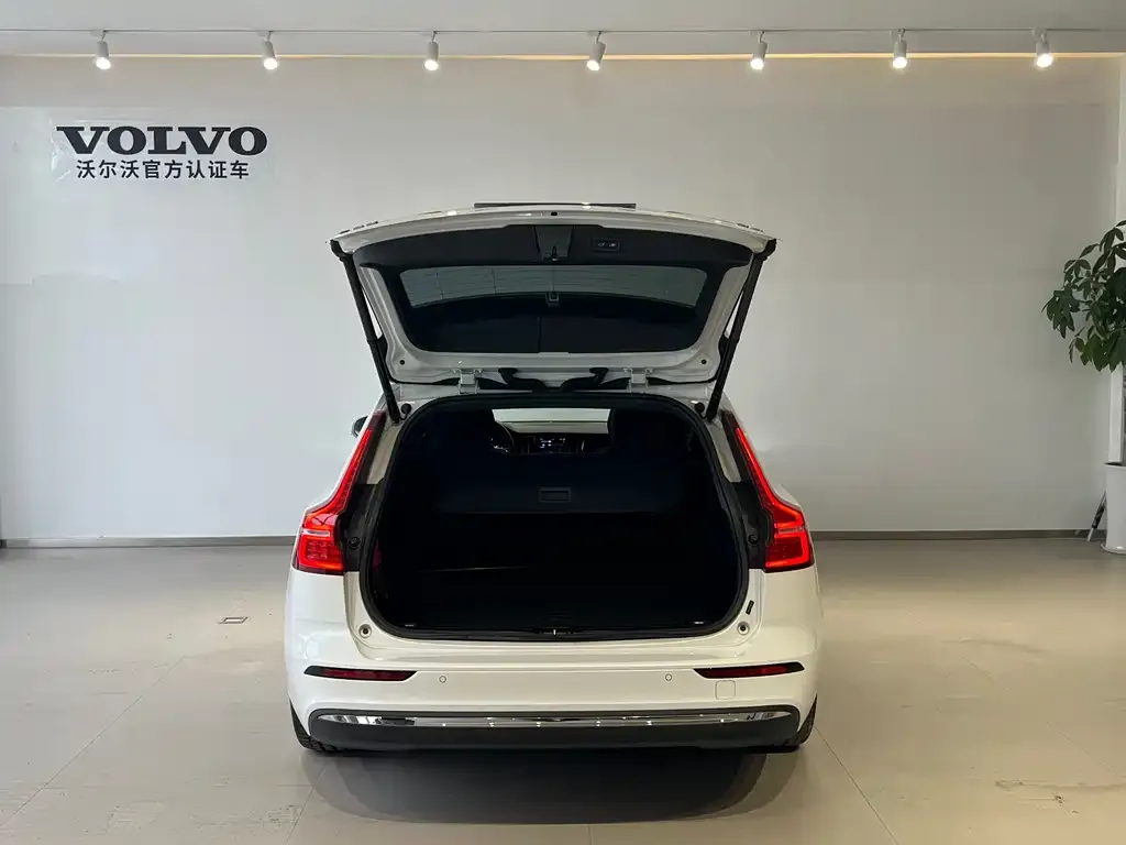 Volvo V60 2023 из CN, фото 6