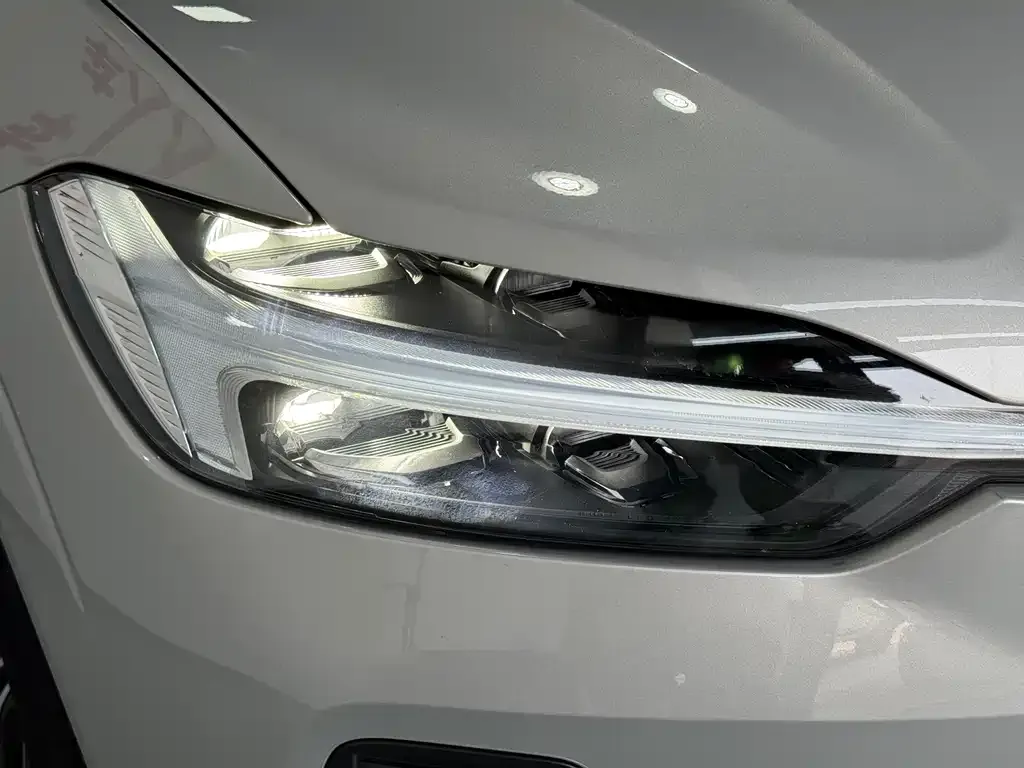 Volvo XC60 2023 из CN, фото 5