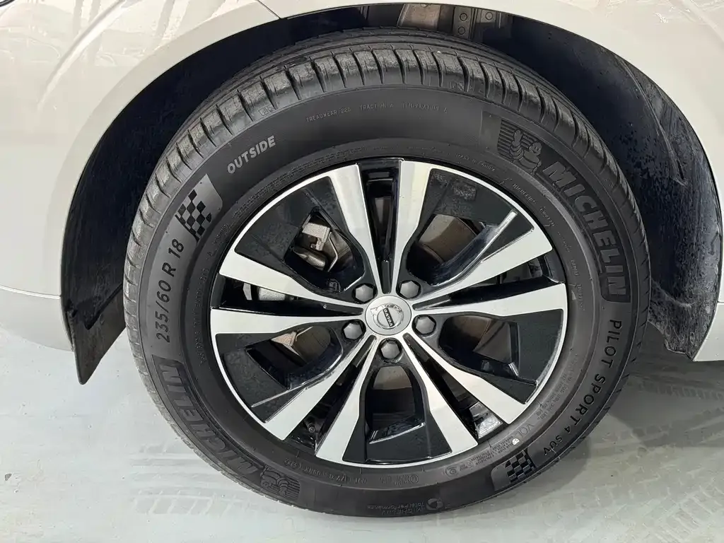 Volvo XC60 2023 из CN, фото 4