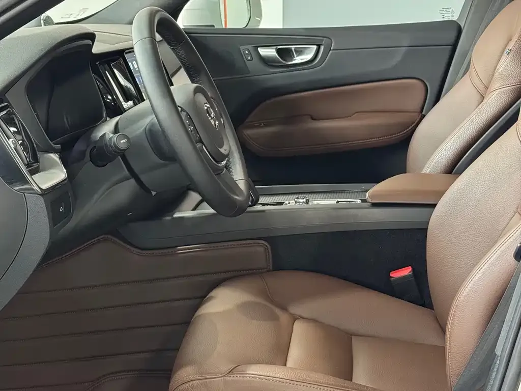 Volvo XC60 2023 из CN, фото 9