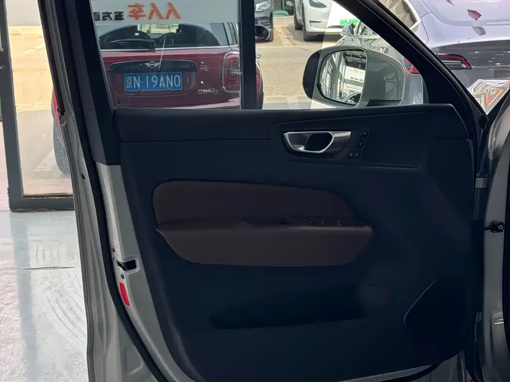 Volvo XC60 2023 из CN, фото 2