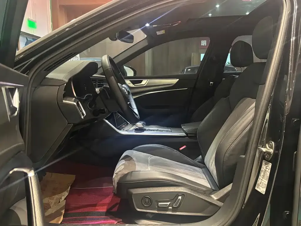 Audi A6L 2023 из CN, фото 10