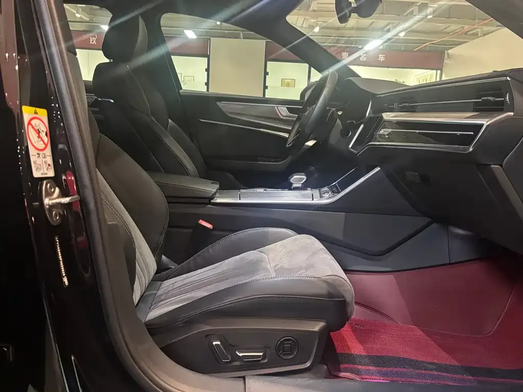 Audi A6L 2023 из CN, фото 4