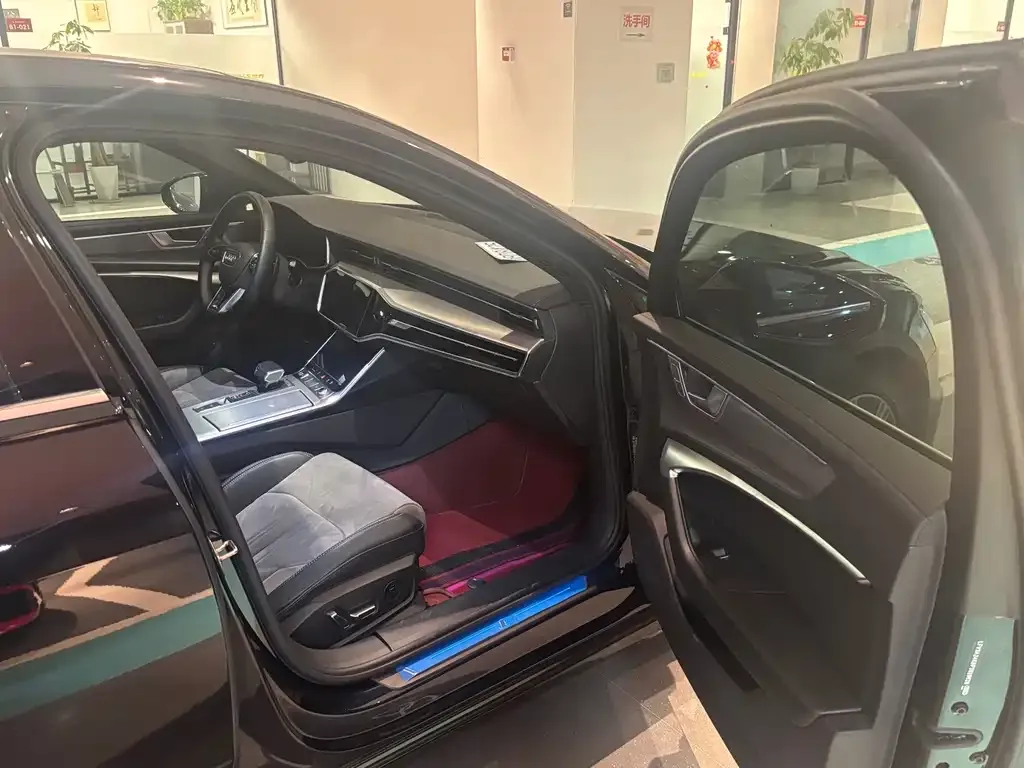 Audi A6L 2023 из CN, фото 7