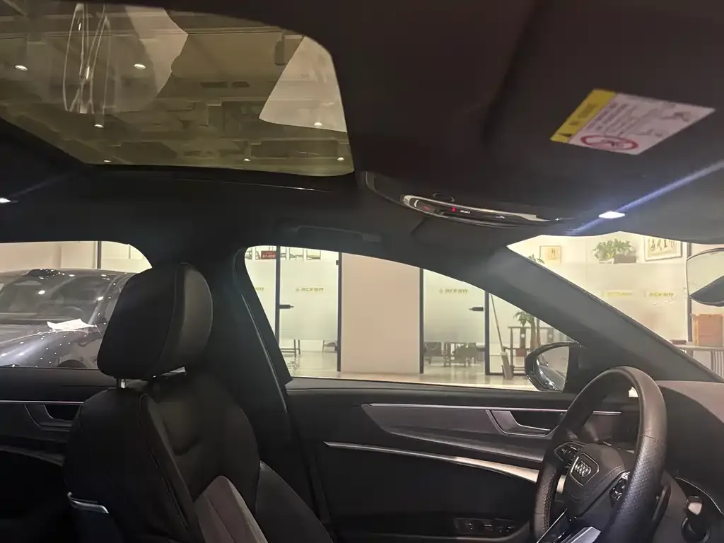 Audi A6L 2023 из CN, фото 2