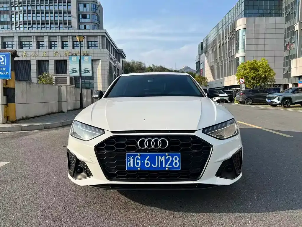 Audi A4L 2023 из CN, фото 1