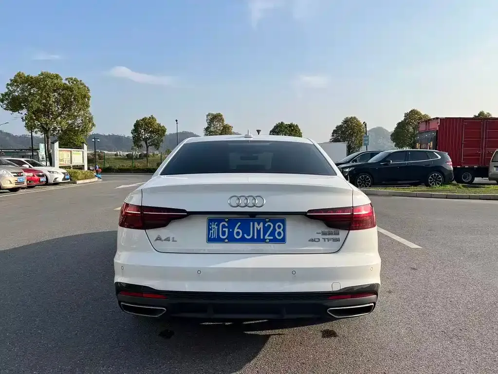 Audi A4L 2023 из CN, фото 7