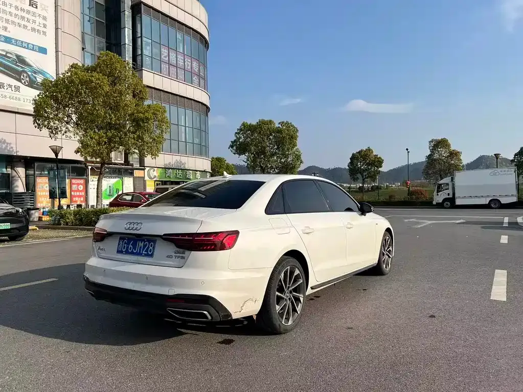 Audi A4L 2023 из CN, фото 9