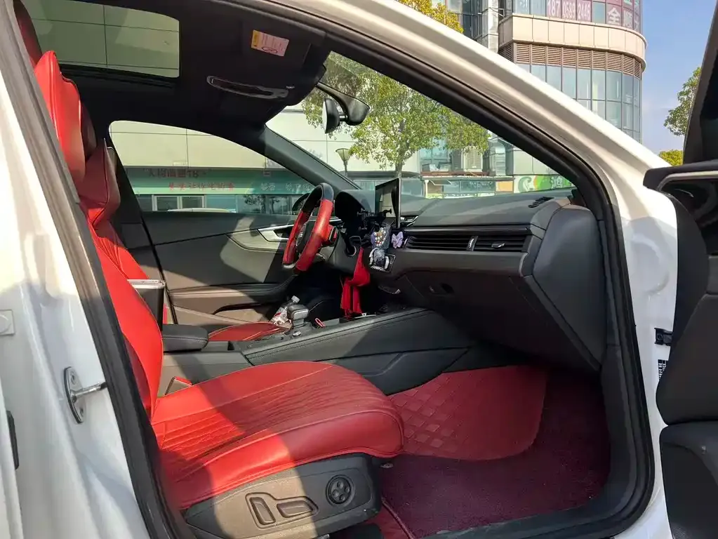 Audi A4L 2023 из CN, фото 8