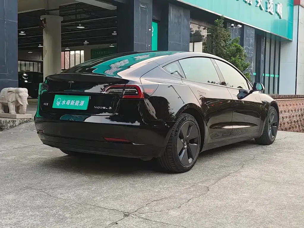 Tesla Model 3 — фото 9