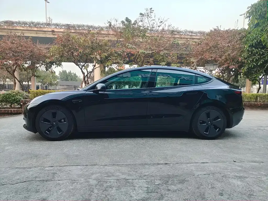 Tesla Model 3 — фото 7