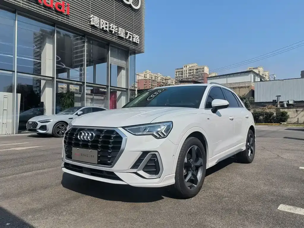 Audi Q3 — фото 1
