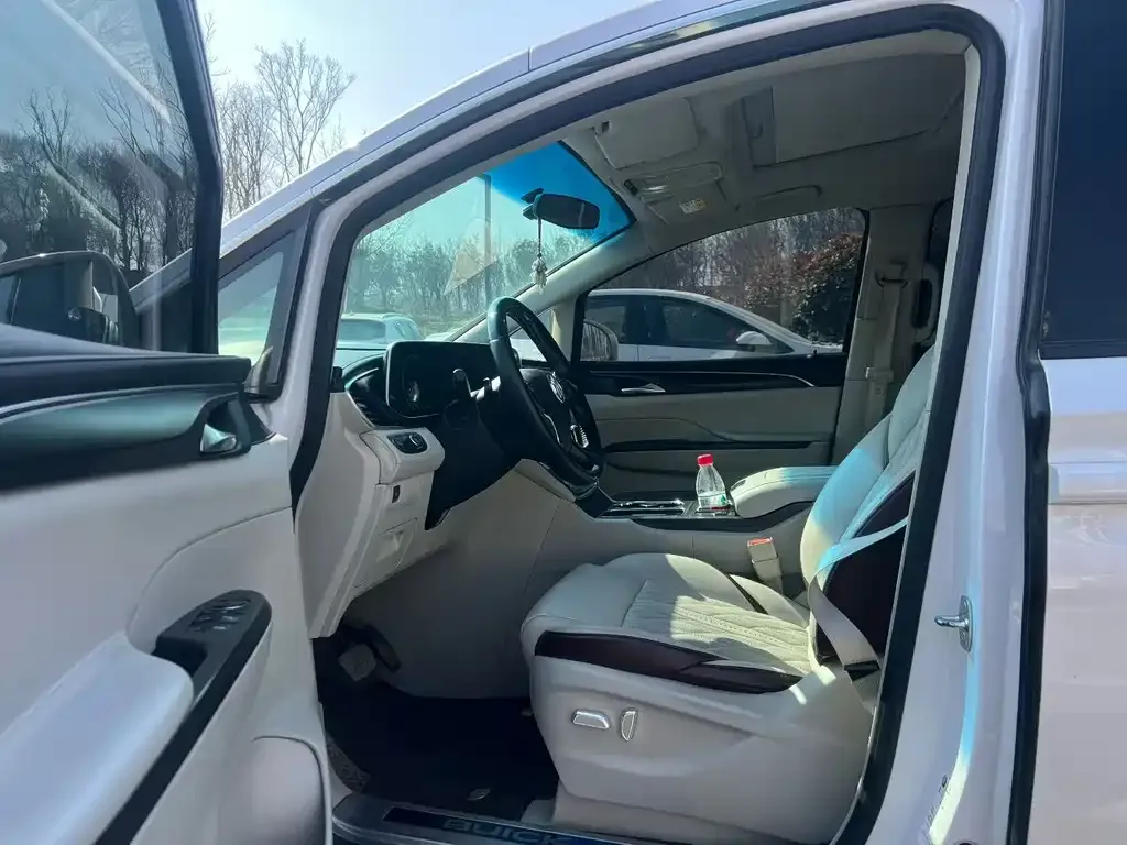 Buick GL8 2021 из CN, фото 2