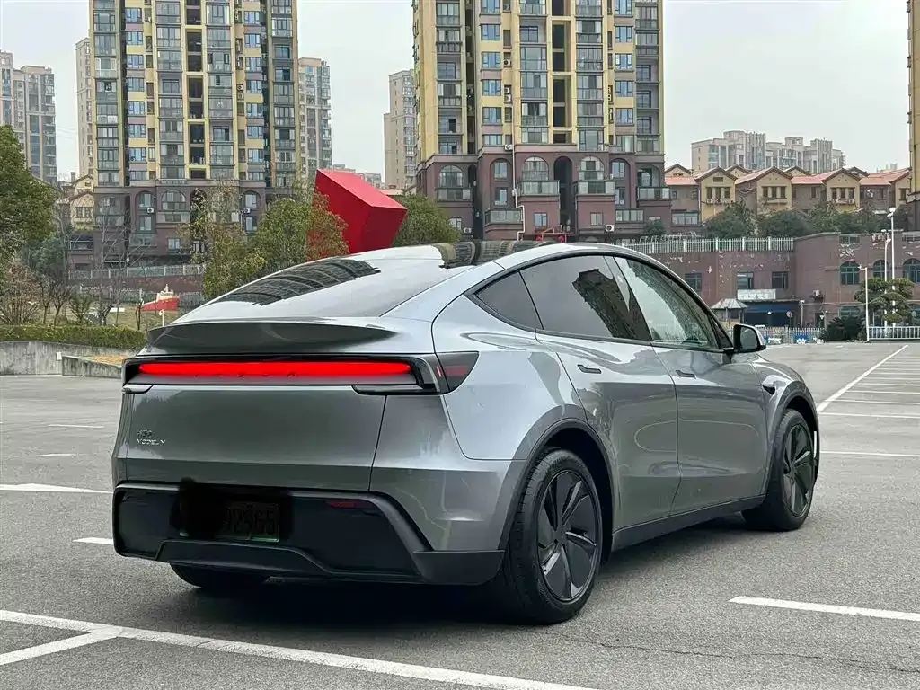Tesla Model Y — фото 4
