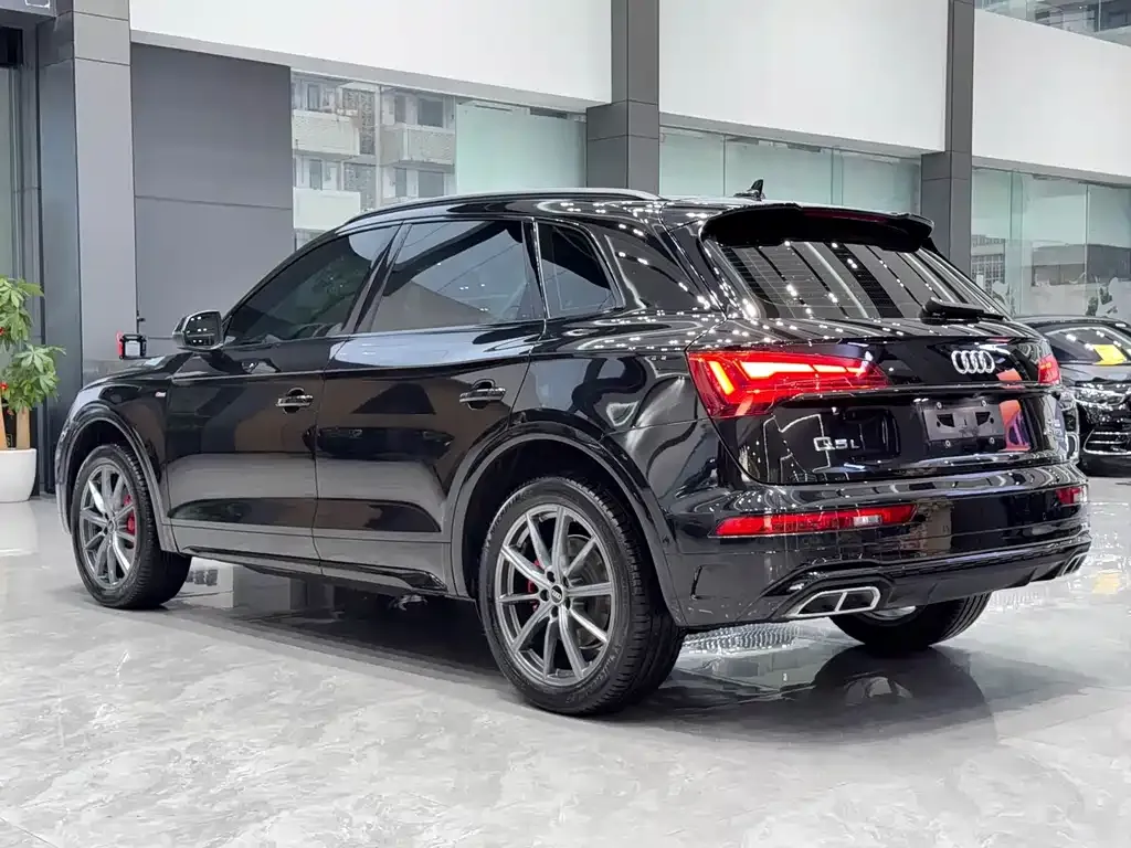 Audi Q5L — фото 2